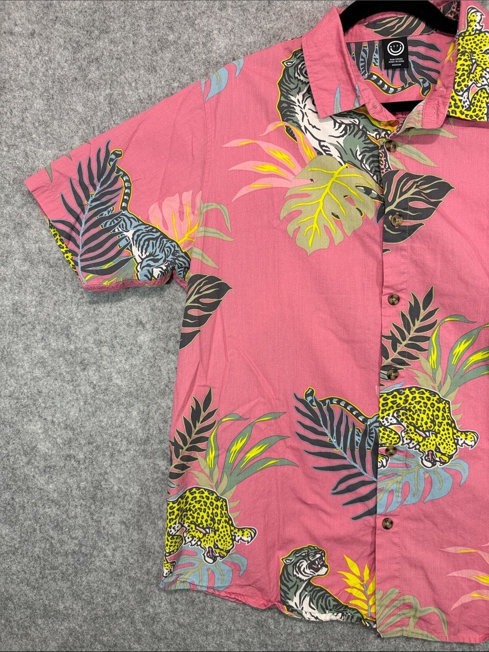 Neff Button Down Shirt - Mens M - Pink Cheetah Palm Bright Beach Pool Party - Picture 3 of 10